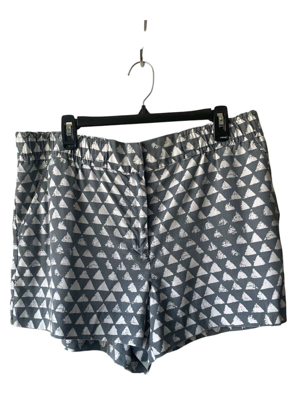 LOFT Gray Triangle Print Elastic-Waist Shorts